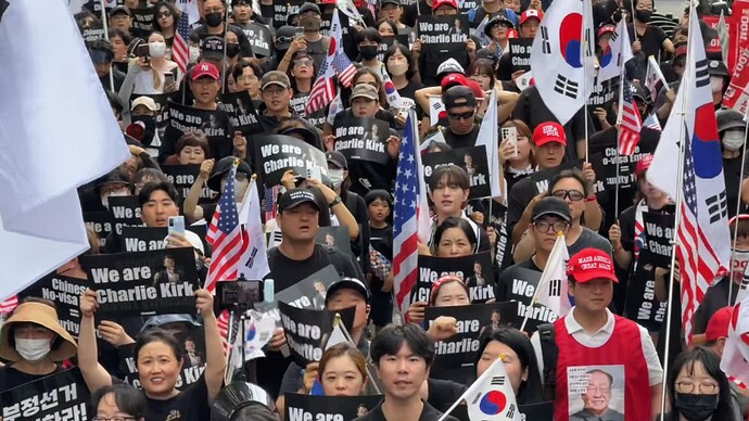 韩国人声援柯克1