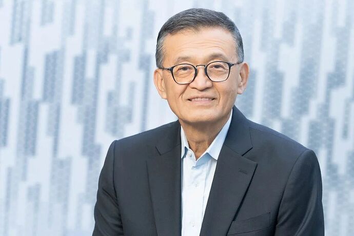 英特尔CEO陈立武