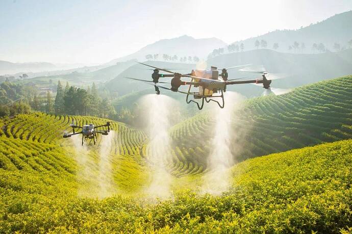 大疆无人机喷药2