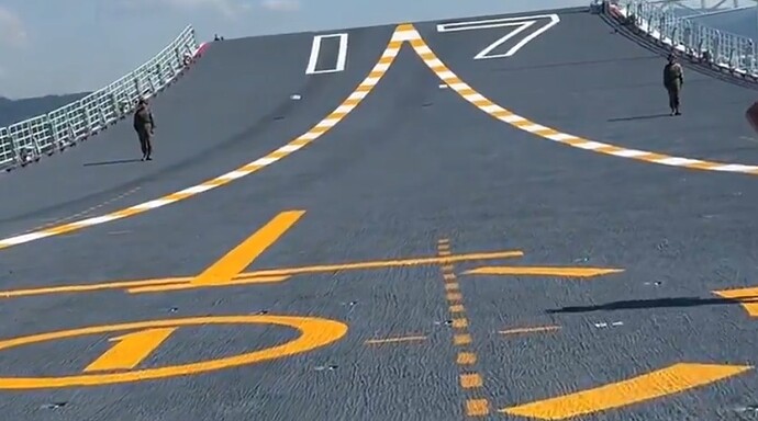 山东舰粗糙甲板